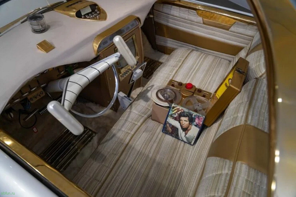 На продажу выставлен автомобиль со светящимися шинами Golden Sahara II 