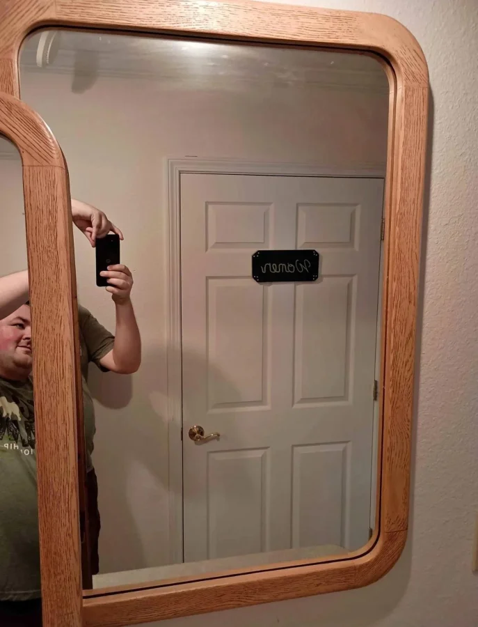 Люди продают зеркала