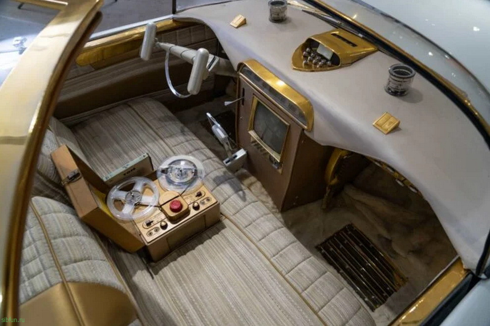 На продажу выставлен автомобиль со светящимися шинами Golden Sahara II 