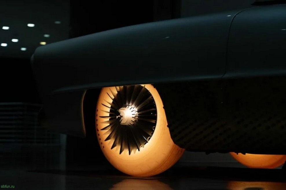 На продажу выставлен автомобиль со светящимися шинами Golden Sahara II 