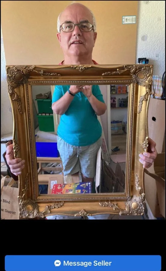 Люди продают зеркала