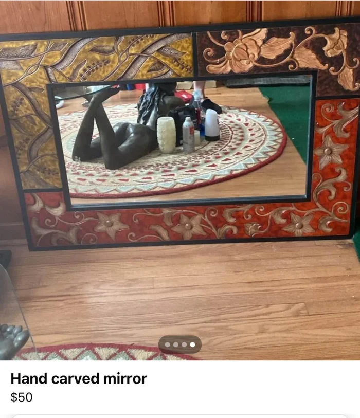 Люди продают зеркала