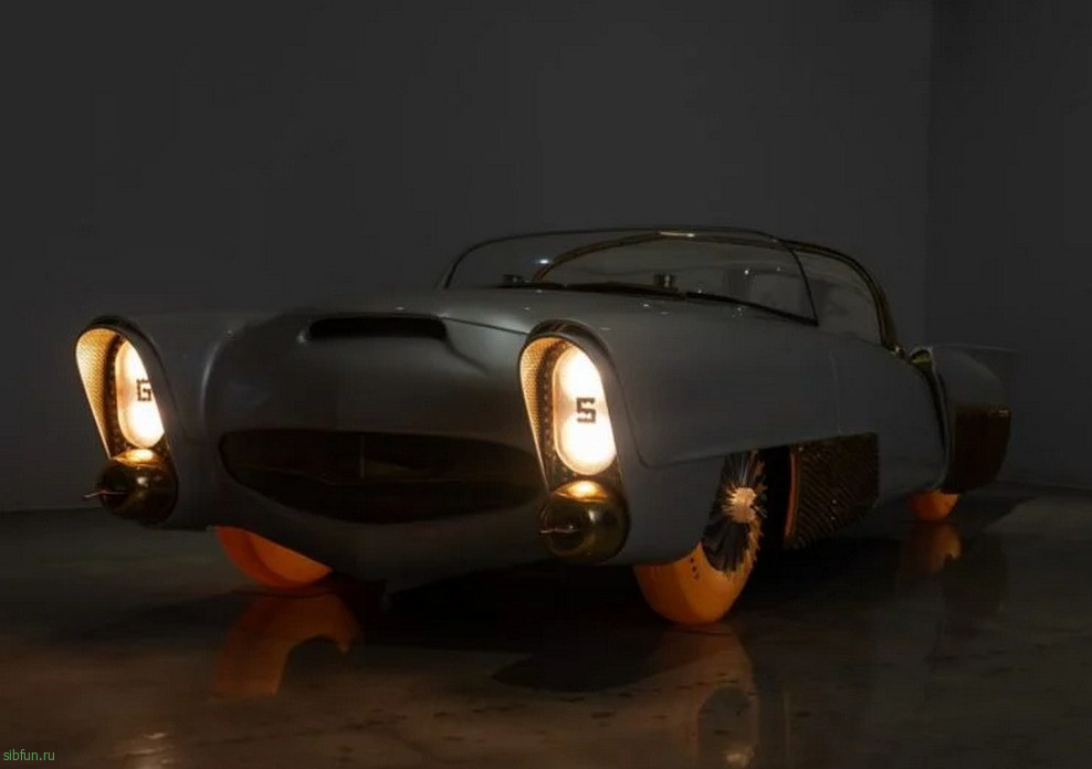 На продажу выставлен автомобиль со светящимися шинами Golden Sahara II 