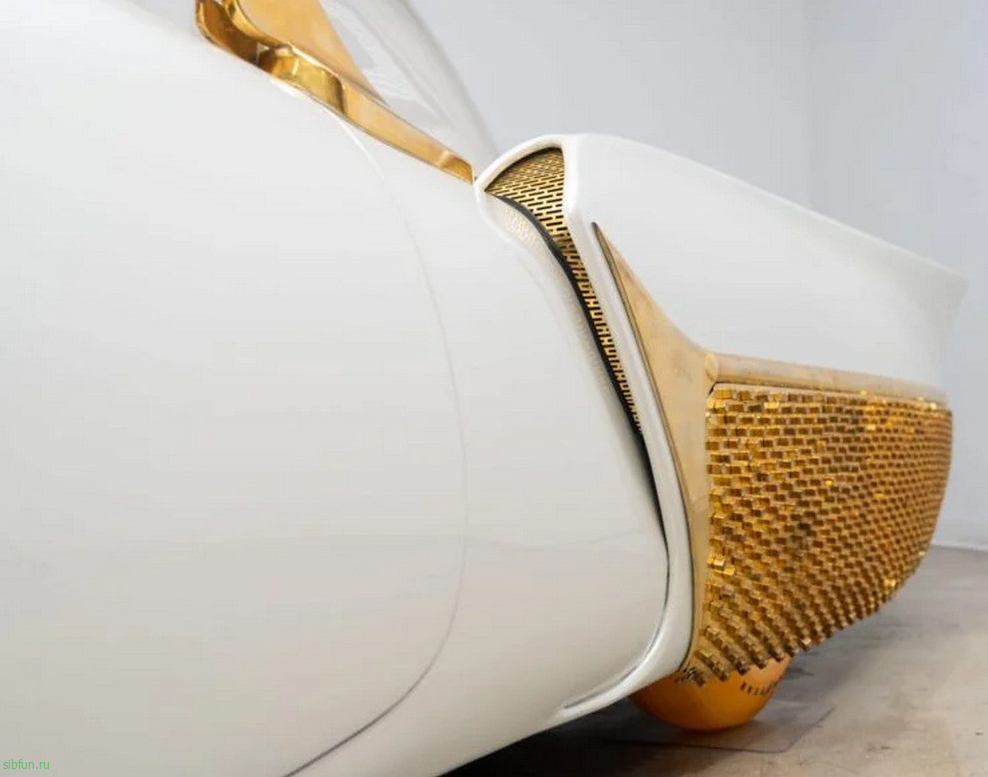 На продажу выставлен автомобиль со светящимися шинами Golden Sahara II 