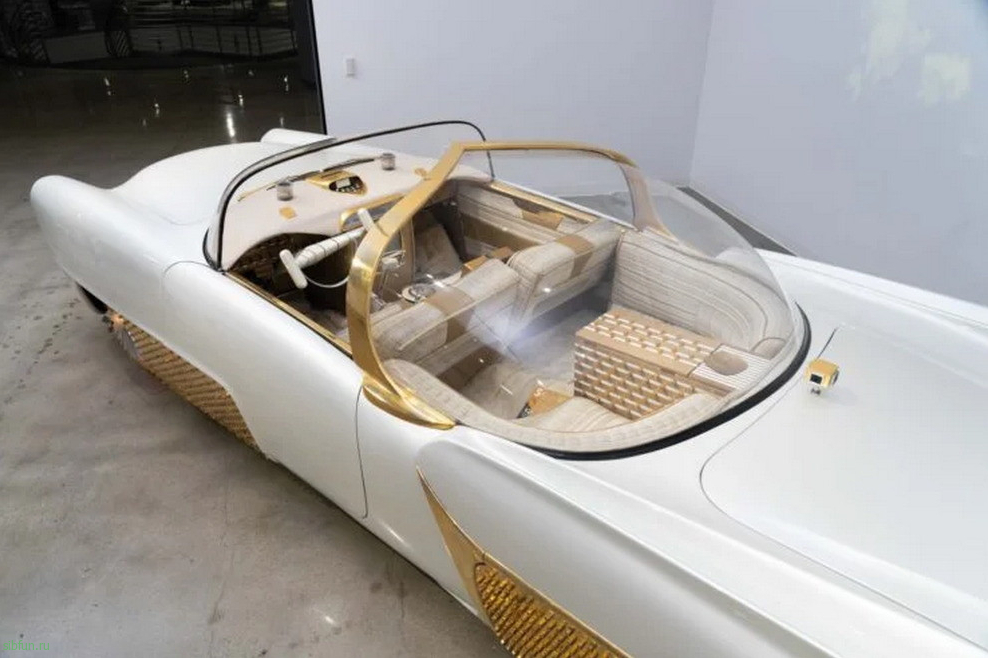 На продажу выставлен автомобиль со светящимися шинами Golden Sahara II 