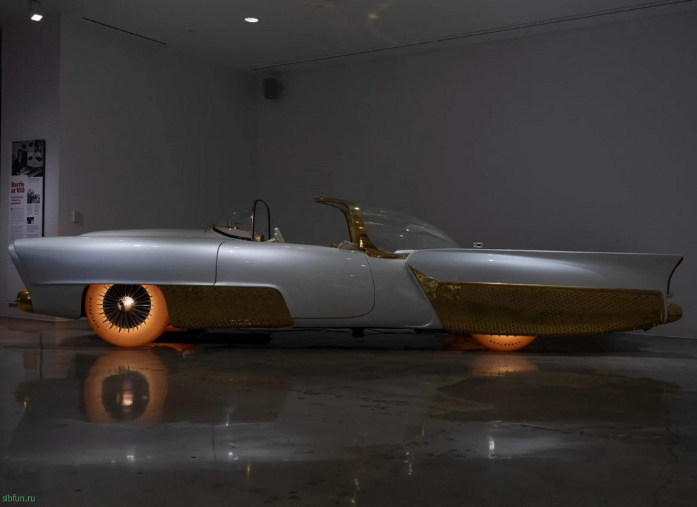 На продажу выставлен автомобиль со светящимися шинами Golden Sahara II 