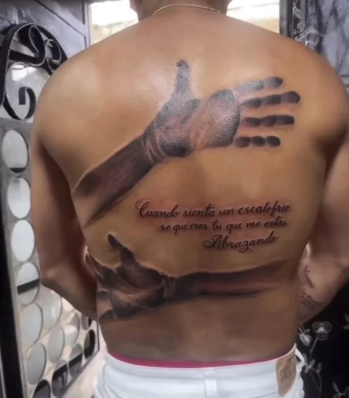 Когда креатив зашкаливает: 17 странных и гениальных татуировок