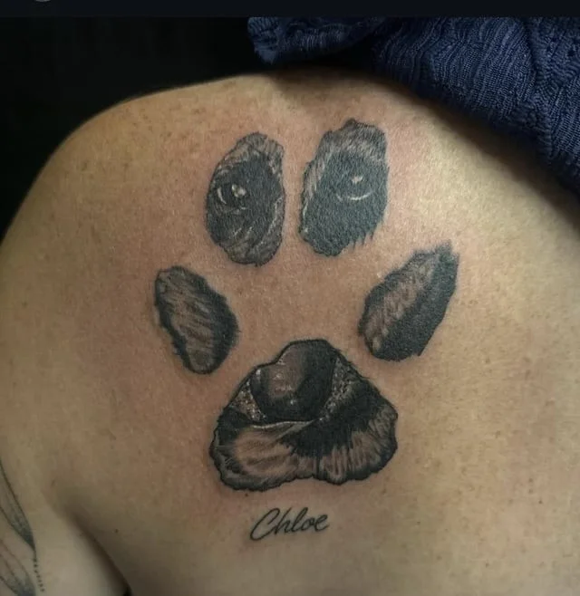 Когда креатив зашкаливает: 17 странных и гениальных татуировок