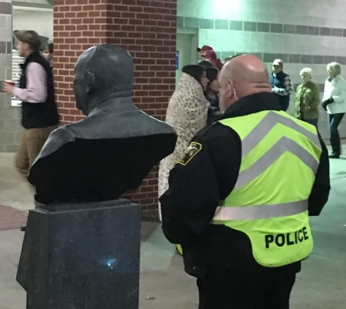 Фото вне здравого смысла: 20 примеров абсурда