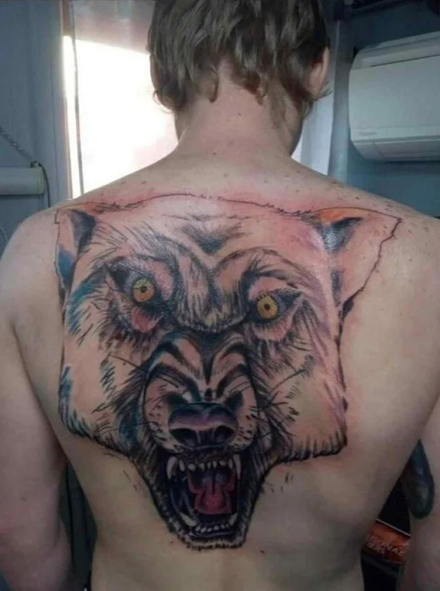 Когда креатив зашкаливает: 17 странных и гениальных татуировок