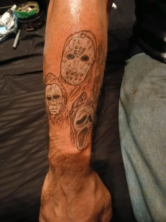 Когда креатив зашкаливает: 17 странных и гениальных татуировок