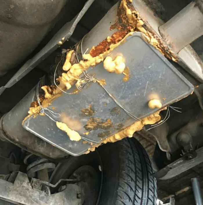 Монтажная пена — решение всех проблем: 16 смешных примеров «ремонта» Монтажная пена — решение всех проблем: 16 смешных примеров «ремонта»