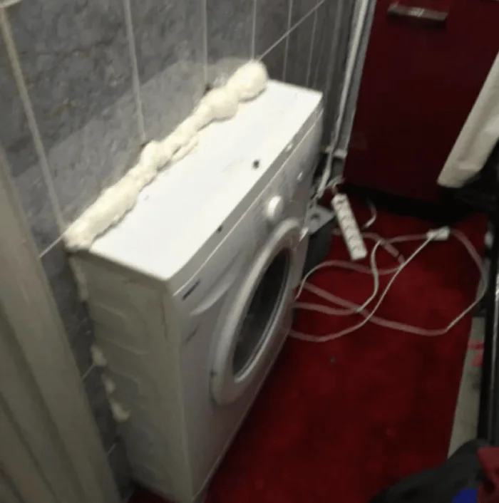 Монтажная пена — решение всех проблем: 16 смешных примеров «ремонта» Монтажная пена — решение всех проблем: 16 смешных примеров «ремонта»