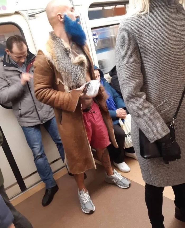 20 необычных пассажиров, которых можно встретить в метро