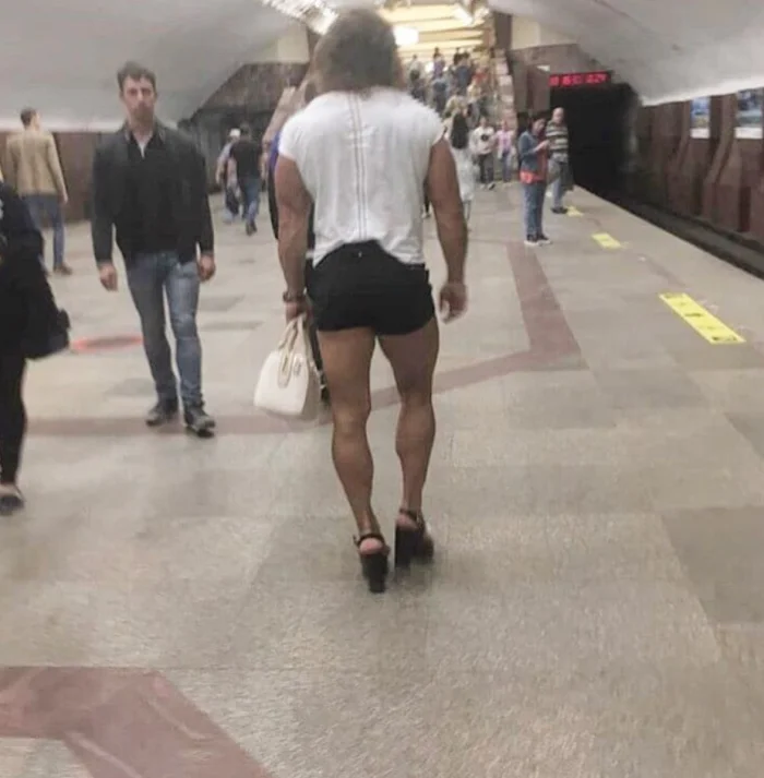 20 необычных пассажиров, которых можно встретить в метро