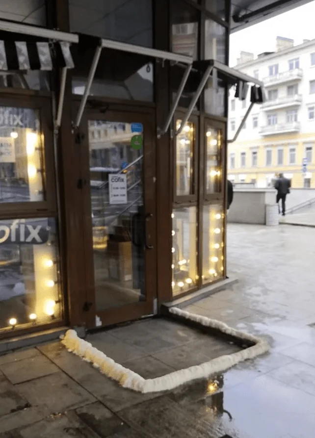 Монтажная пена — решение всех проблем: 16 смешных примеров «ремонта» Монтажная пена — решение всех проблем: 16 смешных примеров «ремонта»