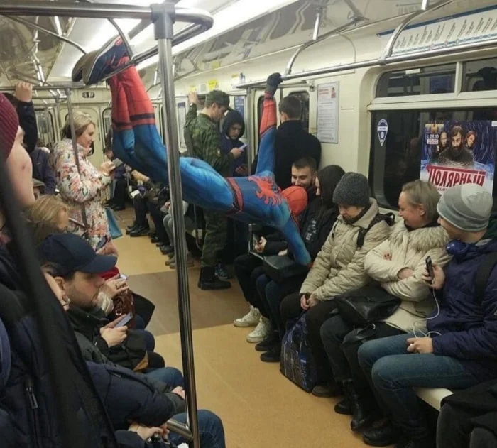 20 необычных пассажиров, которых можно встретить в метро
